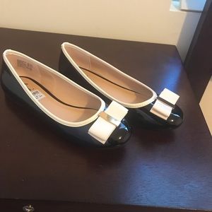 B rand new patent leather flat